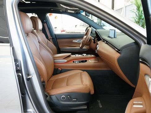 Used 2022 Genesis GV70 2.5T w/ Advanced Package image 46