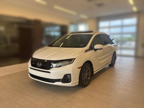 Used 2026 Honda Odyssey Touring image 4