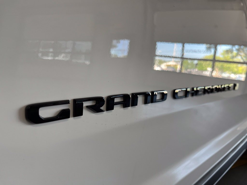 New 2026 Jeep Grand Cherokee Limited w/ Limited Altitude Package AWD/4WD image 13