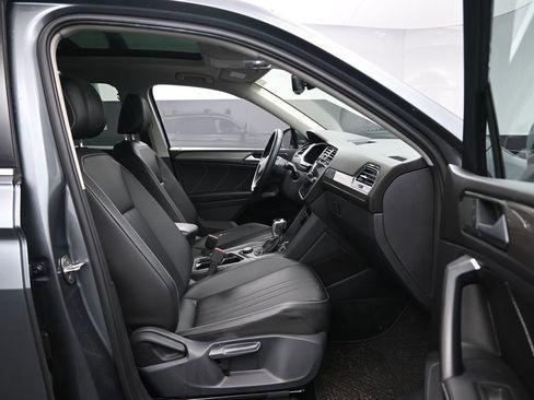 Used 2022 Volkswagen Tiguan SE image 25