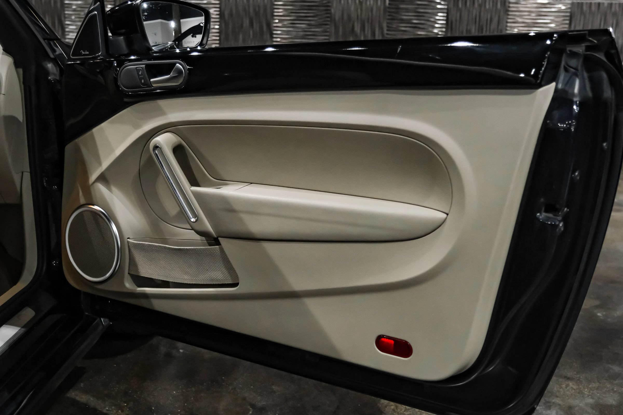 Used 2013 Volkswagen Beetle 2.0T FWD image 41