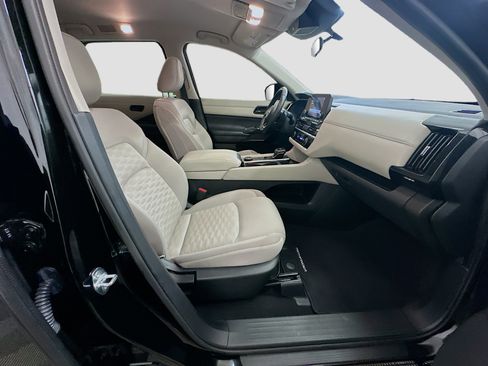 Used 2023 Nissan Pathfinder SV image 33