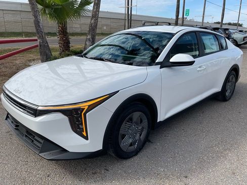 New 2026 Kia K4 LX image 3
