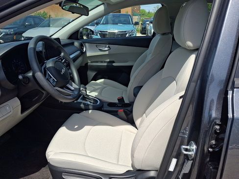 Used 2023 Kia Forte LXS w/ LXS Technology Package FWD image 24