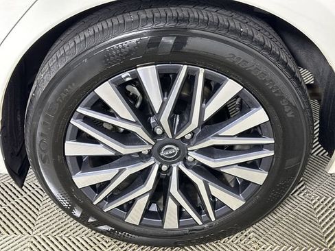 Used 2025 Nissan Altima 2.5 SV FWD image 34