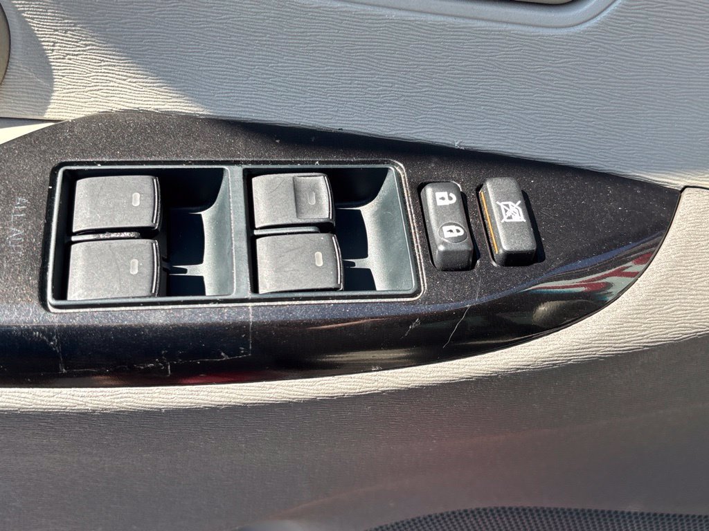 Used 2014 Toyota Sienna L FWD image 7