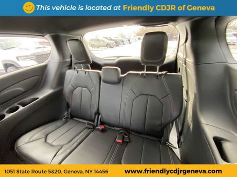 New 2026 Chrysler Pacifica Select image 12