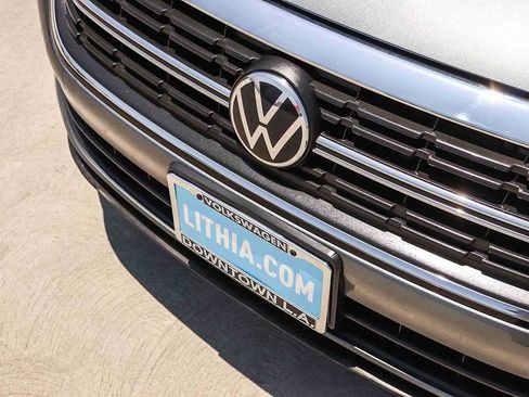 Used 2023 Volkswagen Jetta SE w/ Panoramic Sunroof Package FWD image 8