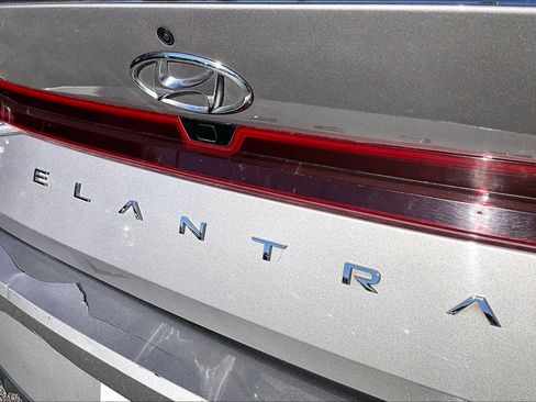 Used 2023 Hyundai Elantra SEL w/ Convenience Package image 32