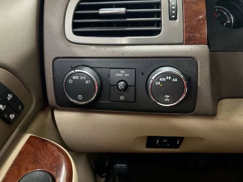 Used 2011 Chevrolet Suburban LTZ AWD/4WD image 18