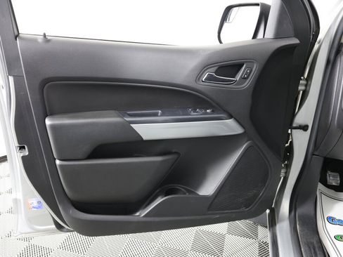 Used 2017 Chevrolet Colorado LT w/ LT Convenience Package image 12