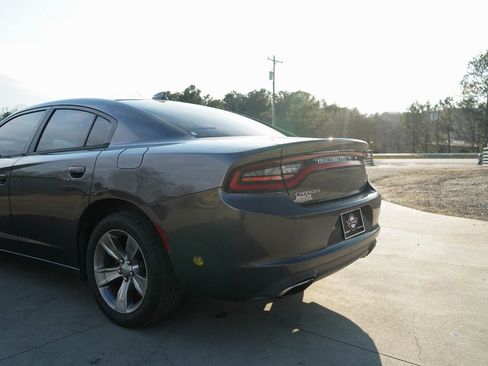 Used 2016 Dodge Charger SXT image 31