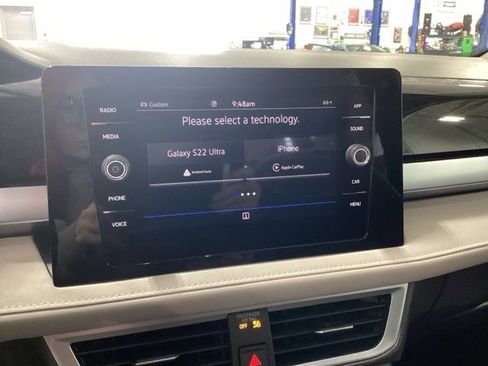 Used 2025 Volkswagen Taos SE w/ Panoramic Sunroof Package image 9