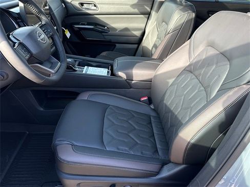 New 2026 Nissan Pathfinder Platinum image 20