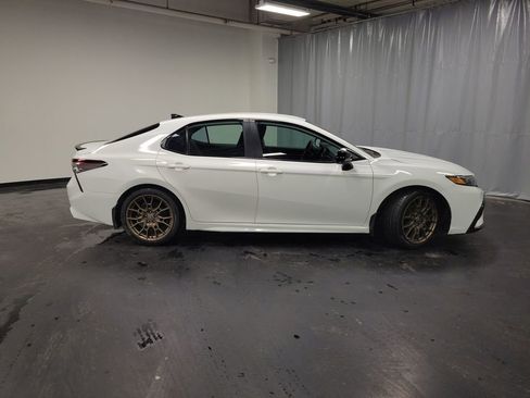 Used 2023 Toyota Camry SE image 9
