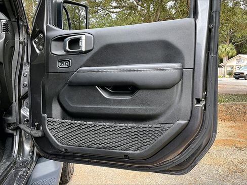 Used 2022 Jeep Gladiator Overland w/ Popular Equipment Package image 25