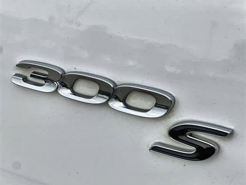 Used 2018 Chrysler 300 S image 8