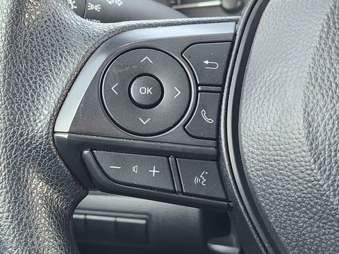 Used 2025 Toyota Corolla LE image 29