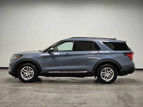 Used 2025 Ford Explorer Active w/ Active Comfort Package image 5