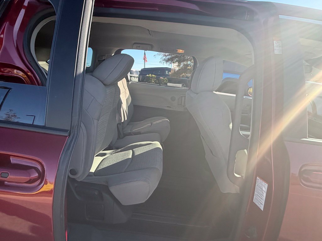 Used 2023 Toyota Sienna LE FWD image 37