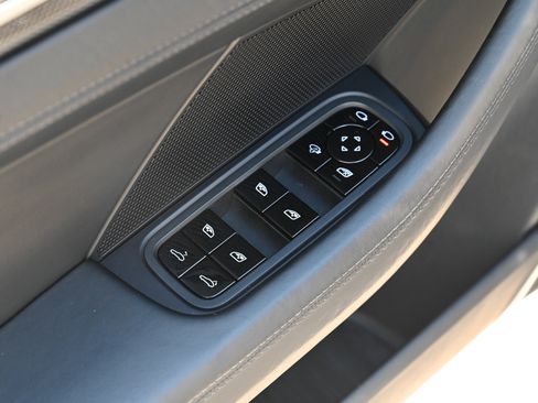 Used 2018 Porsche Panamera 4S AWD/4WD image 33