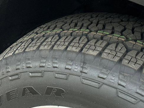 Used 2022 Chevrolet Silverado 1500 LTZ AWD/4WD image 11