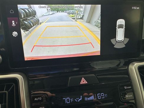 Used 2022 Kia Sorento S w/ Panoramic Sunroof Package FWD image 46