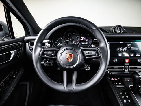 Certified 2026 Porsche Macan AWD/4WD image 26