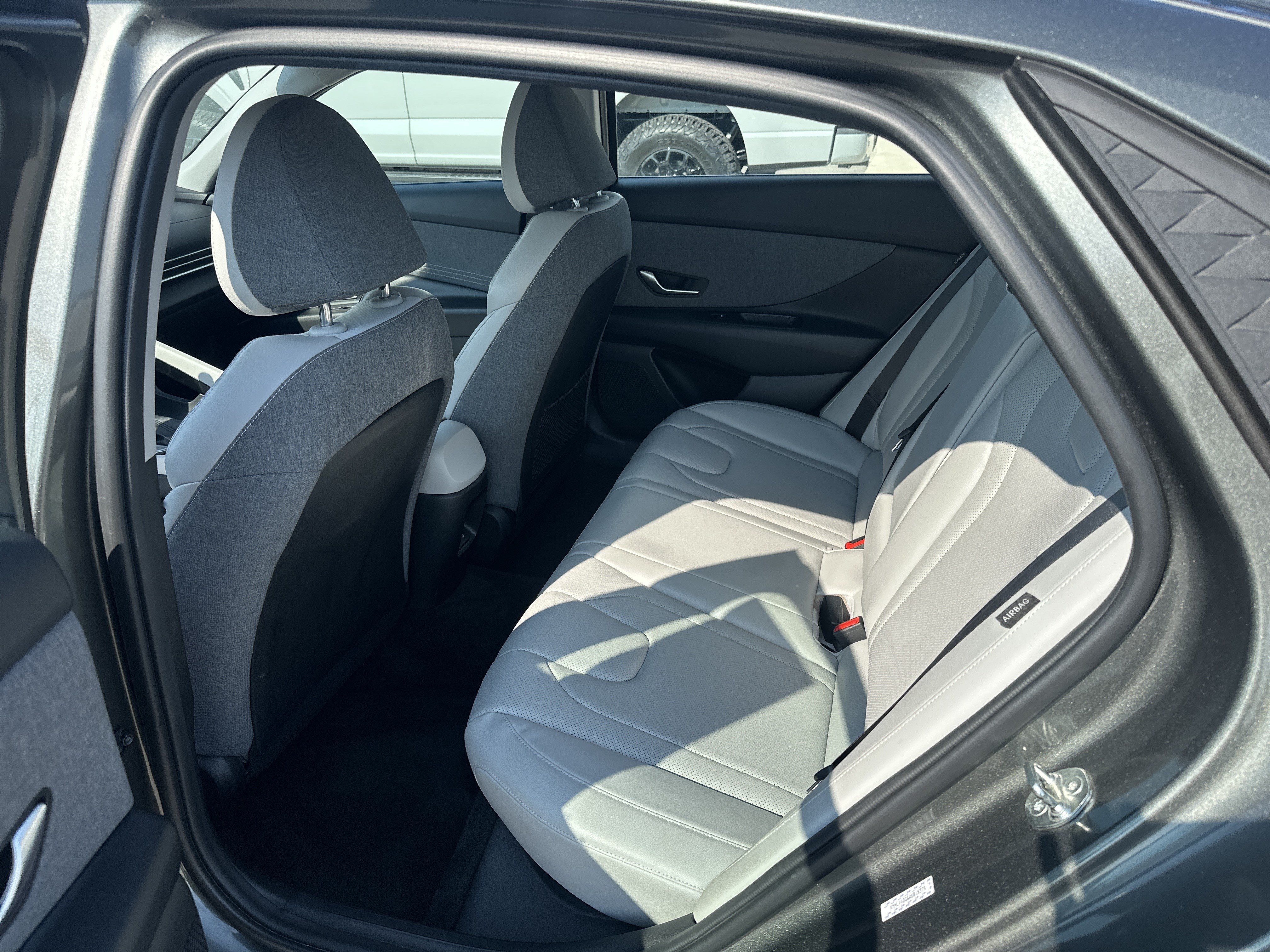 Used 2024 Hyundai Elantra Limited FWD image 28