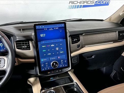 Used 2024 Ford Expedition Limited image 5
