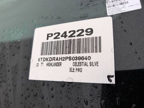 Used 2023 Toyota Highlander XLE FWD image 39