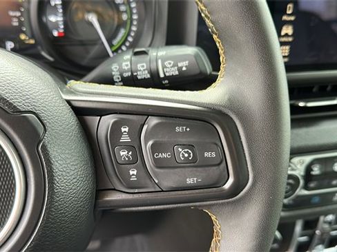 Used 2024 Jeep Wrangler Unlimited image 14