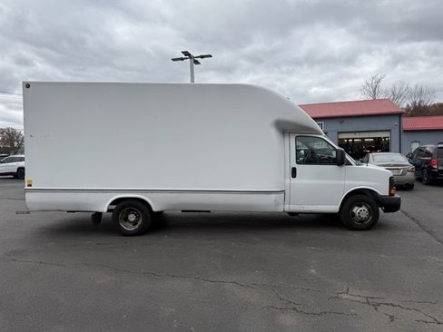 Used 2015 Chevrolet Express 3500 Extended w/ Smoker's Package image 6