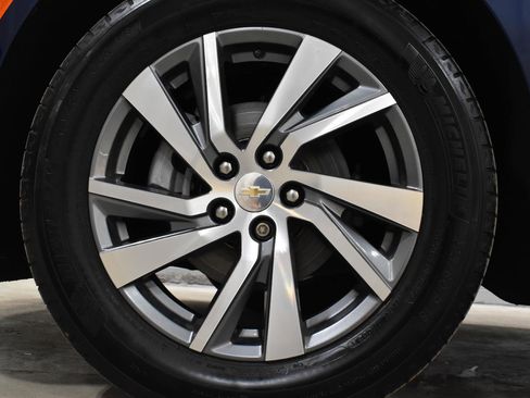 Used 2023 Chevrolet Equinox Premier image 37