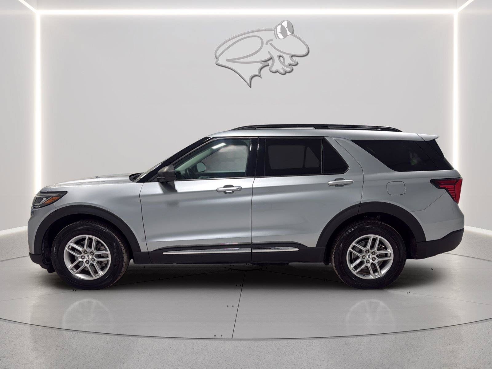 Certified 2025 Ford Explorer Active AWD/4WD image 2