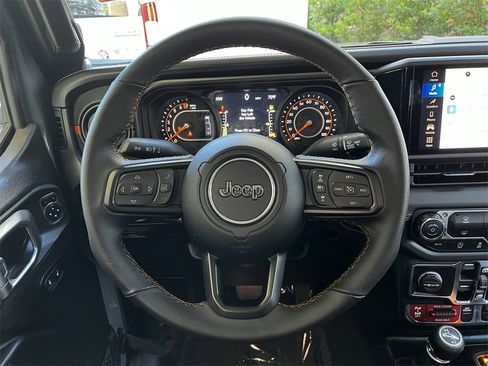 New 2025 Jeep Gladiator Mojave image 8