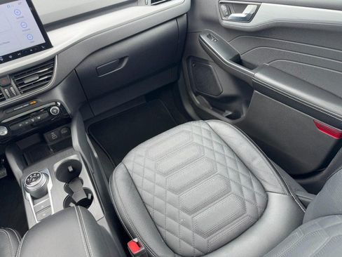 Used 2024 Ford Escape Platinum w/ Premium Technology Package AWD/4WD image 15