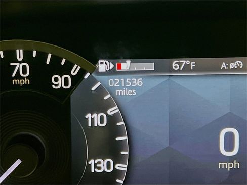 Used 2023 Land Rover Defender 110 X-Dynamic SE image 12