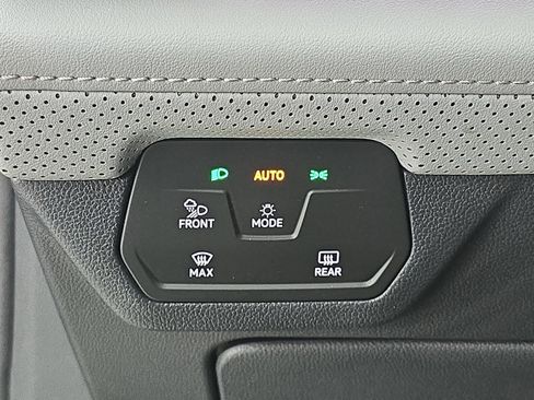 Used 2024 Volkswagen Atlas Peak Edition SEL image 27