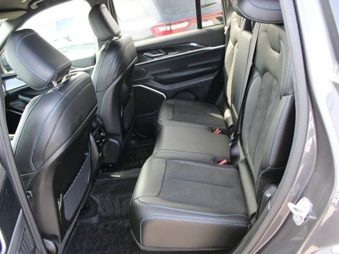 Used 2022 Jeep Grand Cherokee Trailhawk image 30