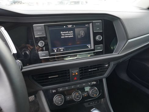 Used 2021 Volkswagen Jetta SE FWD image 12