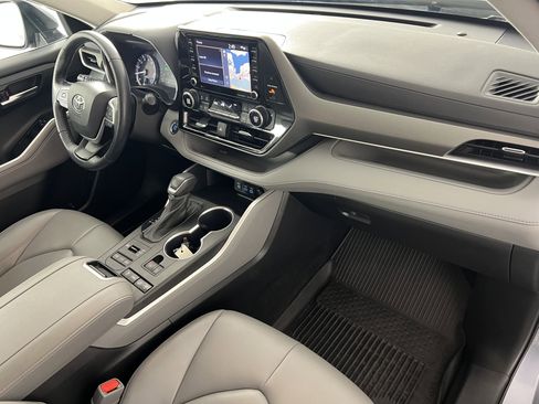 Used 2022 Toyota Highlander XLE image 27