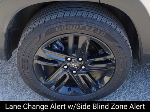 Used 2024 Chevrolet Trax ACTIV w/ Sunroof Package image 14