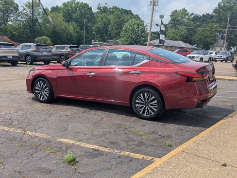 Used 2023 Nissan Altima 2.5 SV w/ SV Premium Package AWD/4WD image 5