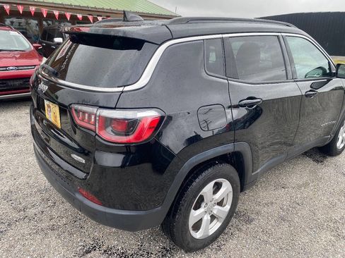 Used 2018 Jeep Compass Latitude w/ Cold Weather Group image 6