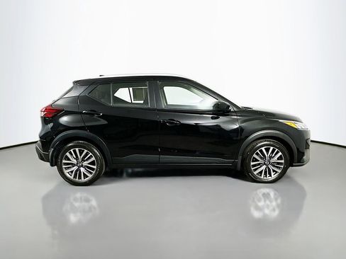 Used 2024 Nissan Kicks SV image 7