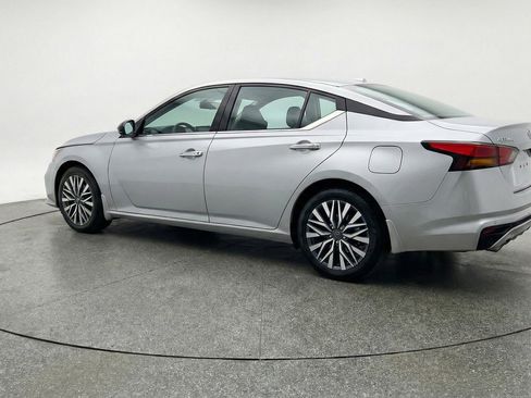 Used 2025 Nissan Altima 2.5 SV FWD image 6