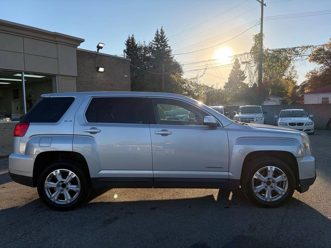 Used 2017 GMC Terrain SLE FWD image 4