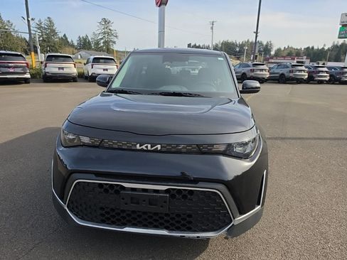Used 2023 Kia Soul LX FWD image 2