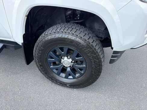 Used 2017 Toyota Tacoma SR5 w/ Tow Package AWD/4WD image 16